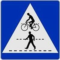 Verkehrszeichen gemischte Radfahrerüberfahrt
