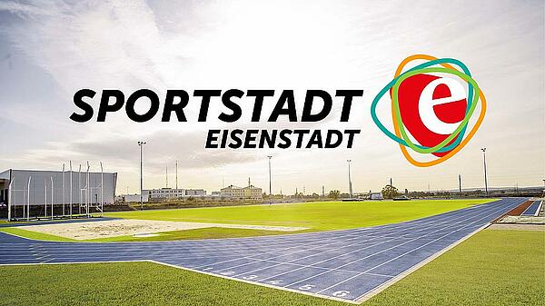 Foto der Leichtathletikarena im Sonnenschein mit dem Schriftzug "Sportstadt Eisenstadt"