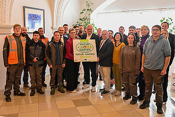 Offizielle Übergabe der Natur im Garten Plakette. 