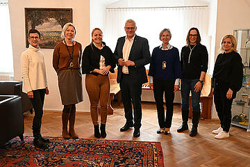 Gruppenbild der weiblichen Führungskräfte gemeinsam mit Bürgermeister Thomas Steiner und Landtagsabgeordnete Julia Wagentristl
