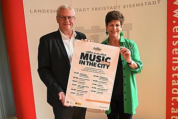 Bürgermeister Thomas Steiner und Waltraud Bachmaier, Obfrau des Ausschusses für Kultur und Tourismus,