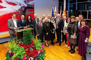 Bürgermeister Thomas Steiner mit den anwesenden Gemeinderäten. 