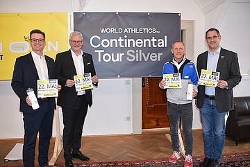 Raiffeisen Vorstandsdirektor Rudolf Suttner, Bürgermeister Thomas Steiner, BLV-Präsident und Meeting Direktor Rolf Meixner sowie Helmut Baudis vom ÖLV (v.l.) bei der gemeinsamen Pressekonferenz.