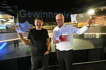 Bürgermeister Thomas Steiner (r.) mit "James-Dean" Chef Patrick Koch. 