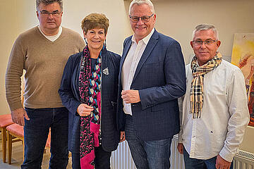 Bürgermeister Thomas Steiner mit den drei Stadtbezirksvorstehern: Josef Weidinger (l.), Waltraud Bachmaier und Hermann Nährer (r.). 