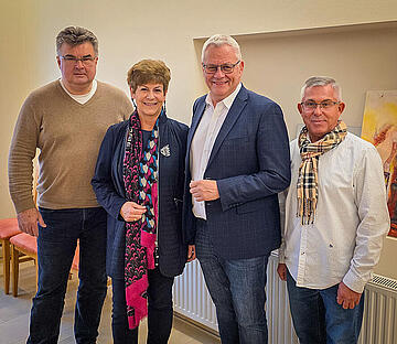 Bürgermeister Thomas Steiner mit den drei Stadtbezirksvorstehern: Josef Weidinger (l.), Waltraud Bachmaier und Hermann Nährer (r.). 