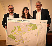 Bürgermeister Thomas Steiner gemeinsam mit dem 1. Vizebürgermeister Istvan Deli (l.) und Grünen-Klubobfrau Samara Sánchez Pöll. Gemeinsam brachten sie einen Antrag zum Schutz der Grünflächen in Eisenstadt ein. 