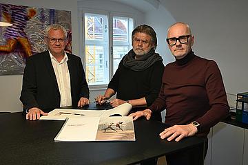 Bürgermeister Thomas Steiner mit dem Architekten Martin Mostböck und Landschaftsplaner Heinz Gerbl 