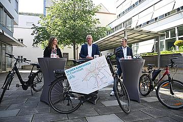 Bei einer Pressekonferenz gaben Bürgermeister Thomas Steiner, Grünen Klubobfrau Anja Haider-Wallner und Umweltgemeinderat Gerald Hicke nähere Details bekannt