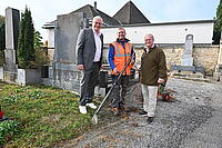 mit Bürgermeister Thomas Steiner und den Gärtnern, die gerade mit den Thermolanzen unterwegs sind. 