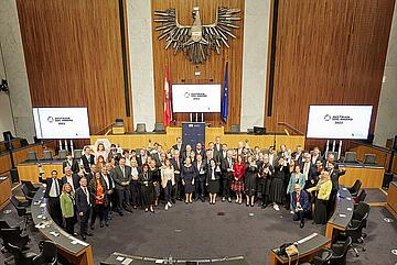 Gruppenfoto aller Preisträger, Laudatoren und Mitglieder des Senats der Wirtschaft