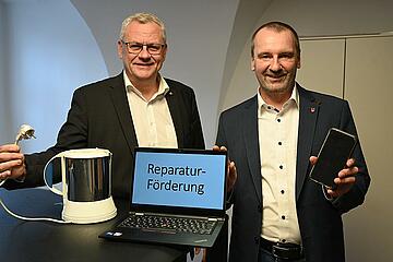 Bürgermeister Thomas Steiner und Umweltgemeinderat Gerald Hicke (r.).